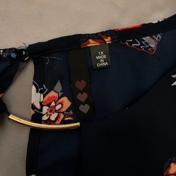 Women's Plus Size Floral/Plaid Top - Picture 2 of 3